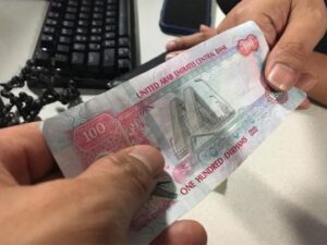 100-UAE-dirhams